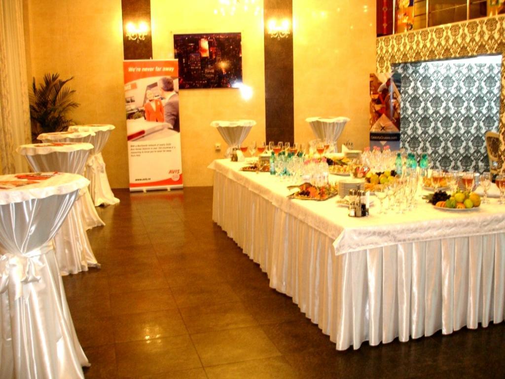 Manhattan Hotel & Restaurant Chisinau Facilities photo