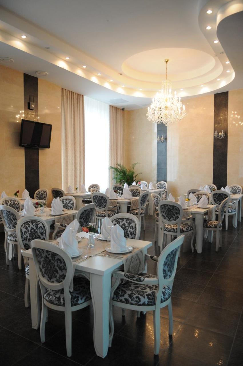 Manhattan Hotel & Restaurant Chisinau Exterior photo