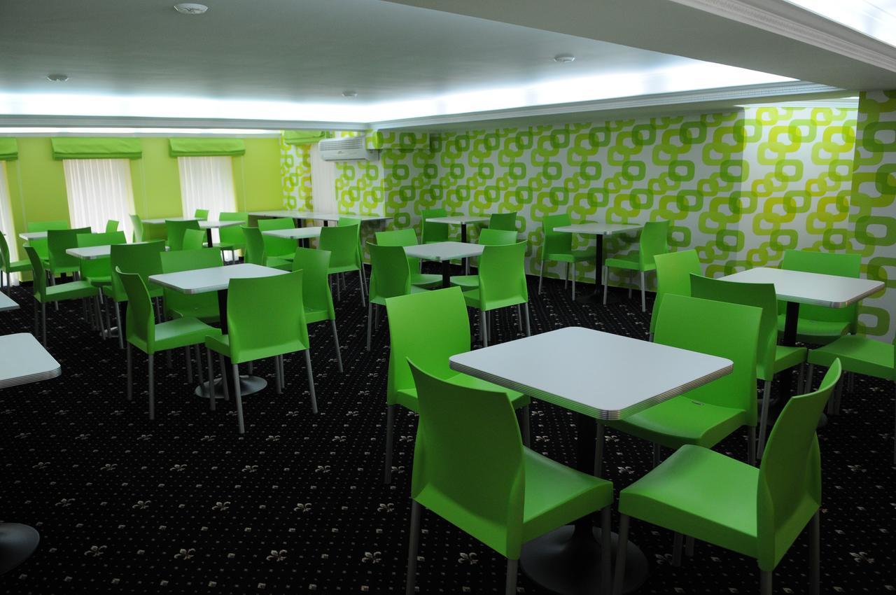 Manhattan Hotel & Restaurant Chisinau Exterior photo