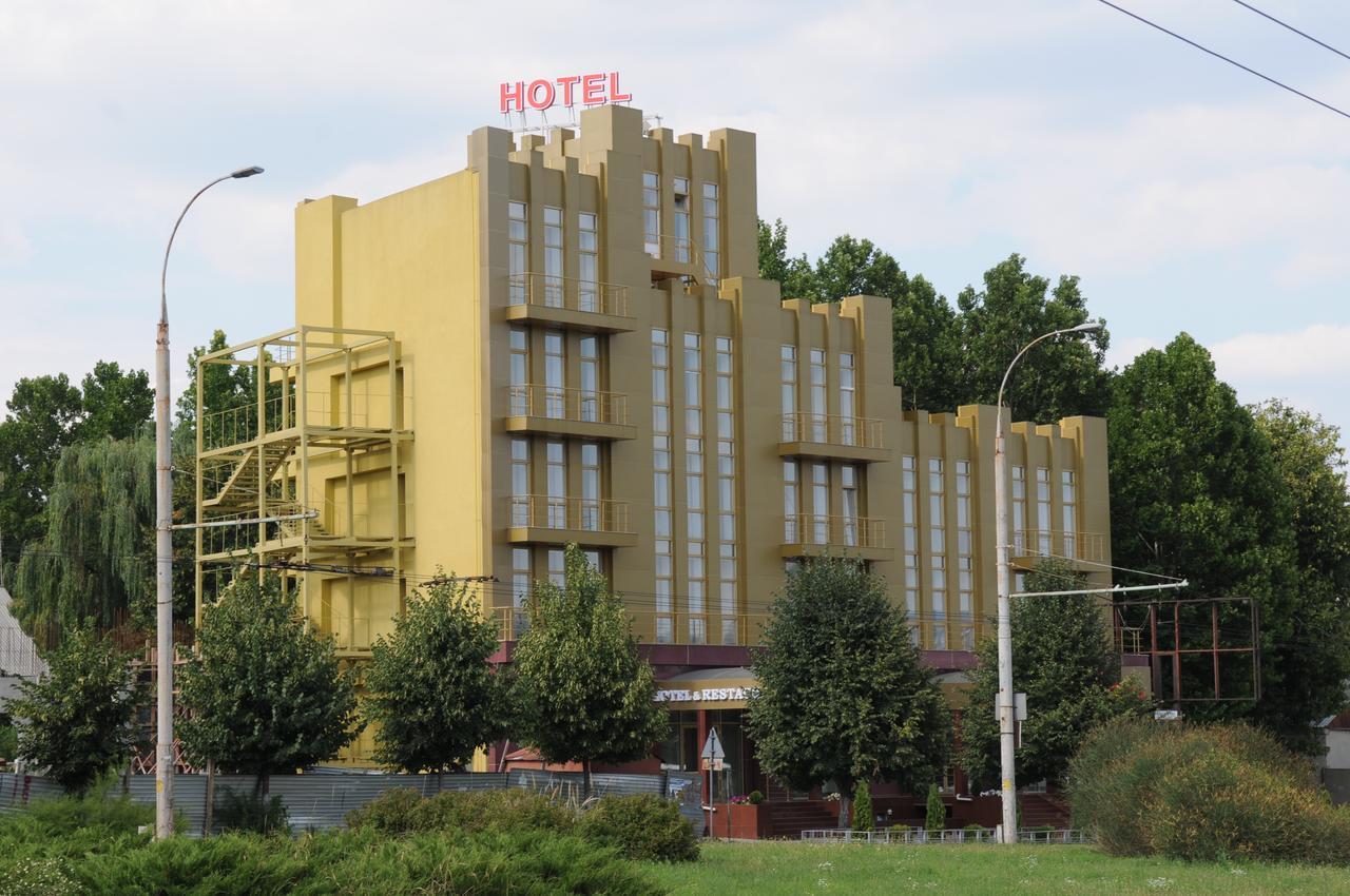 Manhattan Hotel & Restaurant Chisinau Exterior photo