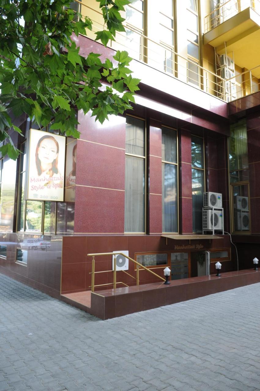 Manhattan Hotel & Restaurant Chisinau Exterior photo
